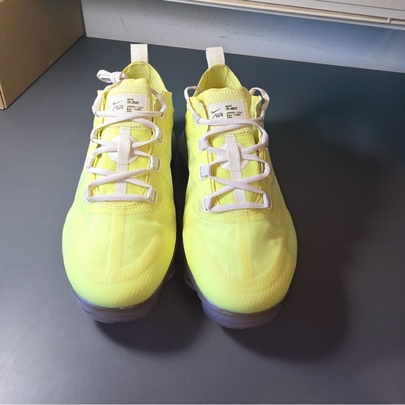 Nike Air Vapor Max SELuminous Green (Women’s) - Picture 4 of 8